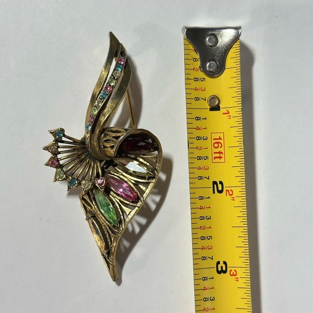 Weiss Antique Gold Tone Scroll Ribbon Style Rhinestone Pin Brooch (Repair)